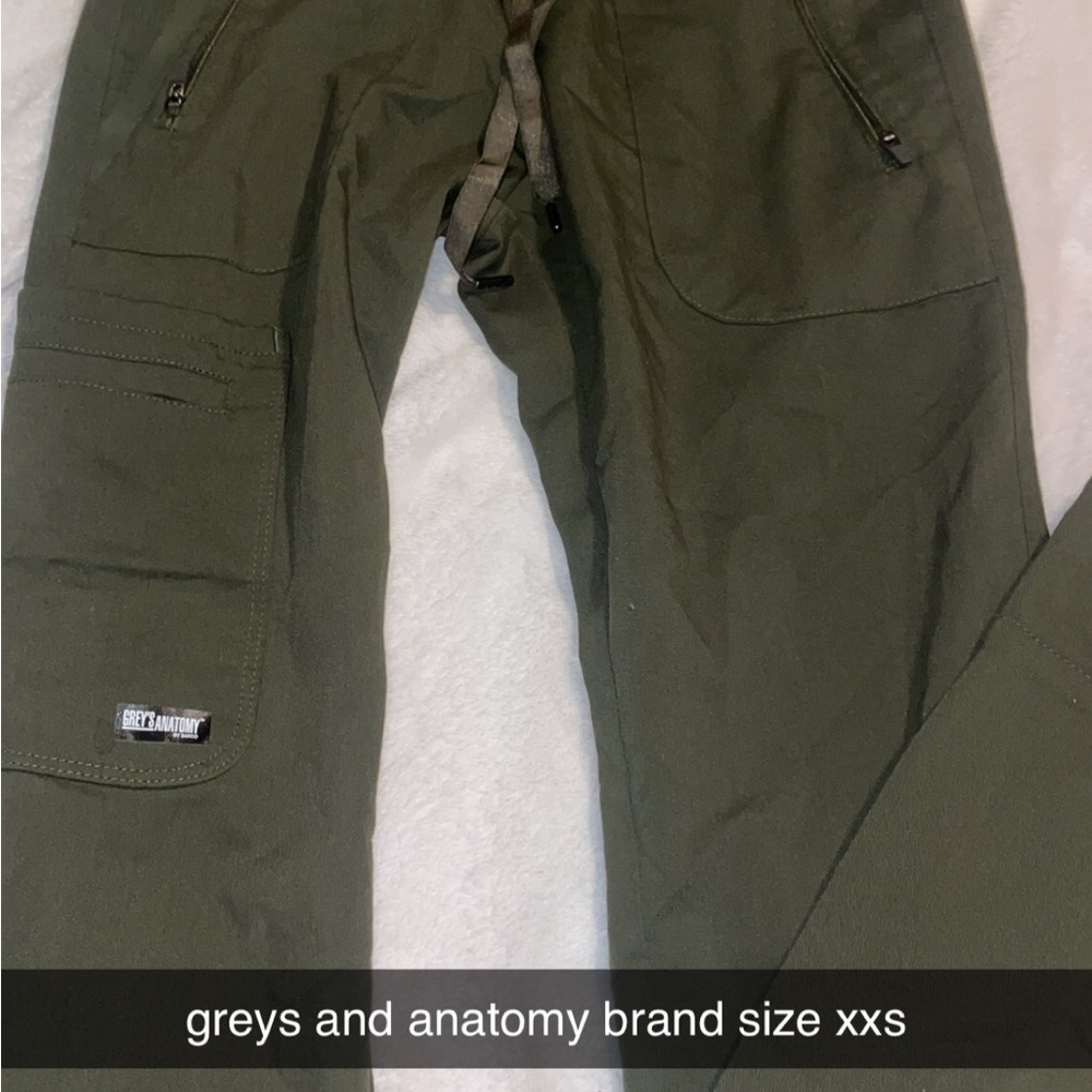 Figs and Greys Anatomy Scrubs XXS, army green, has drawstring, worn once